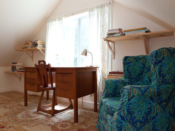 07 Guest House Upstairs Desk